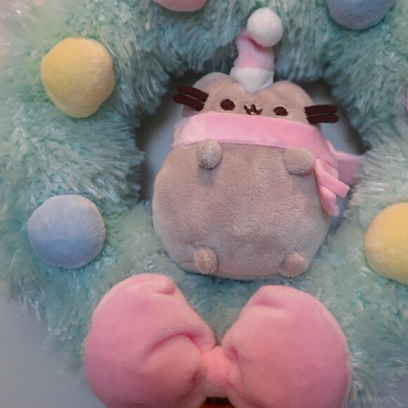 Small Pastel Pusheen Plush Cat Christmas Wreath - Picture 5 of 5
